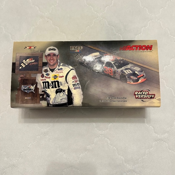 💰FINAL PRICE DROP💰NWT Vintage 2004 Elliott Sadler NASCAR raced version car - Picture 1 of 4